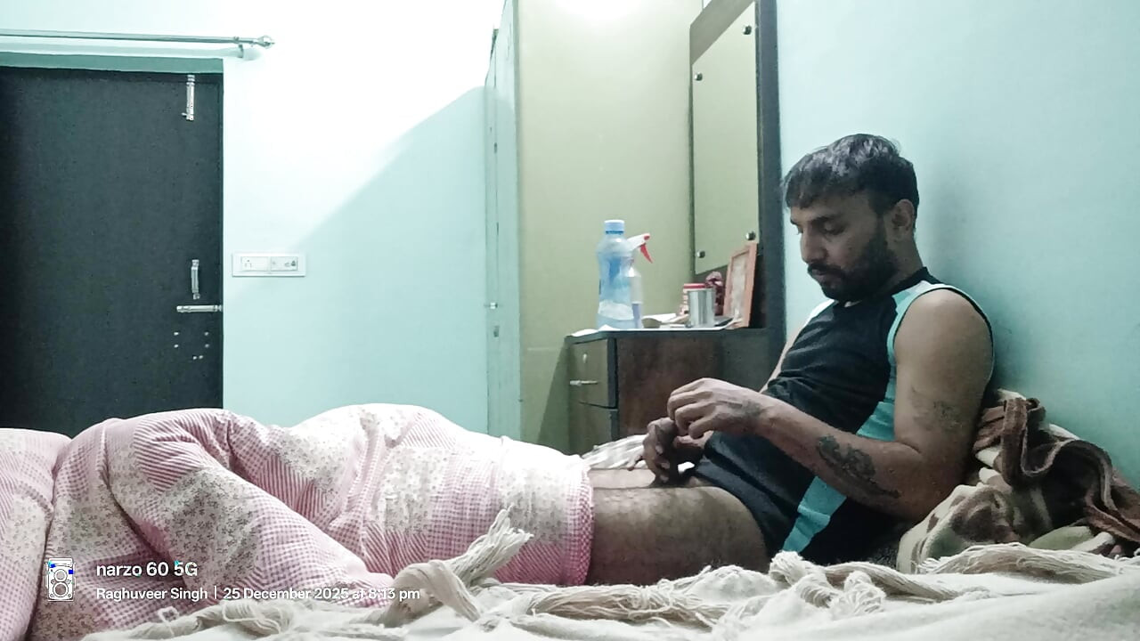 Sĩ quan cảnh sát Ấn Độ được bú và bú cu với hàng xóm