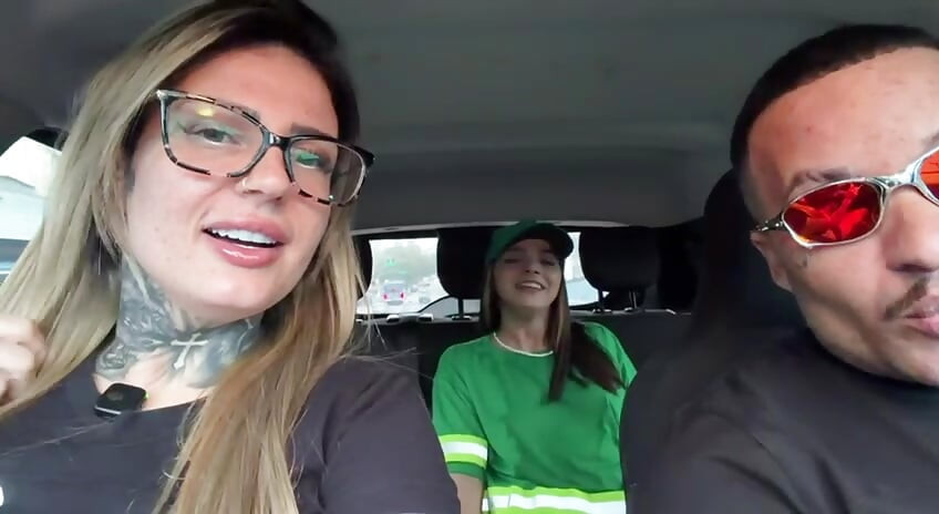 Hottie przyszedł dać cipkę wszystkich pozycji do nas na czworakach z boku i nadal przyszedł do moich ust, ale była gary i mówił o