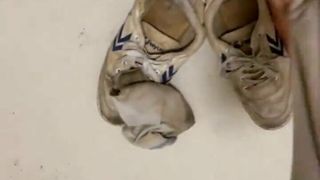 Моя грязная обувь и носок