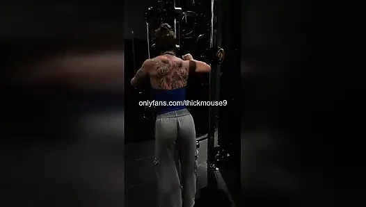 OMG! SHE LEAK HER PUSSY ON LIVE - YOU WON'T BELIEVE THIS!