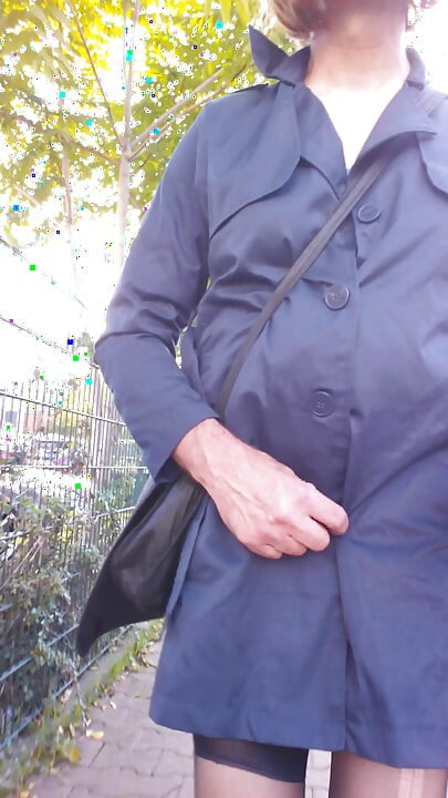 Suspenders under the coat