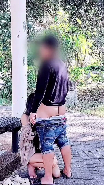 Take a video of fucking a beautiful girl in a park | Clip 1