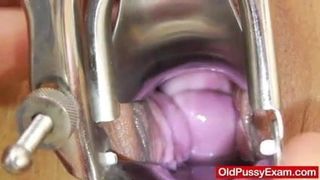 Ruiva gordinha recebe uma ginecologia