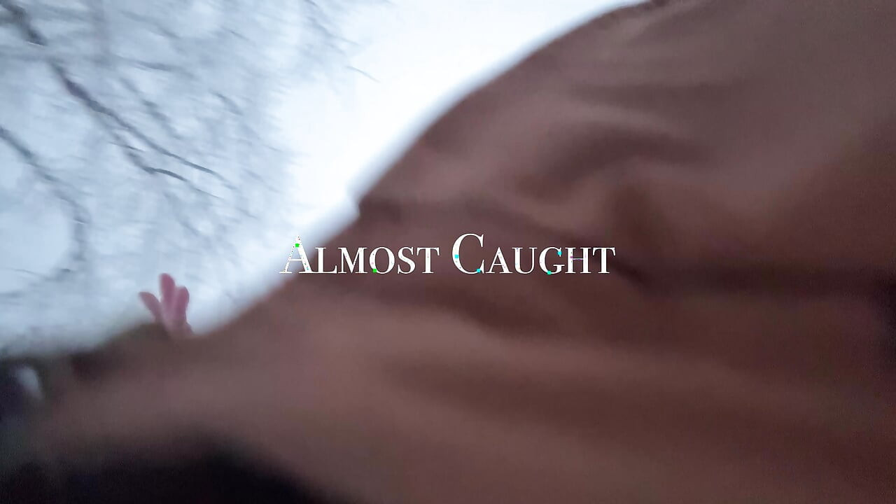 눈 속에서 자지를 존나게 따먹히는 야외 소녀