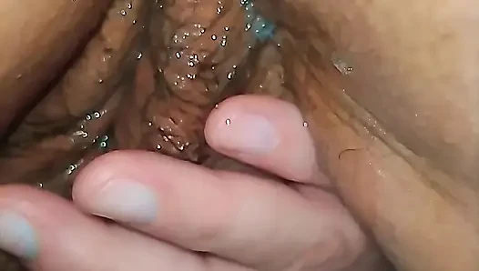 Orgasme luar biasa, jari-jari yang tak pernah puas saling membantu, lalu dia menyetubuhiku dengan kontol besarnya.