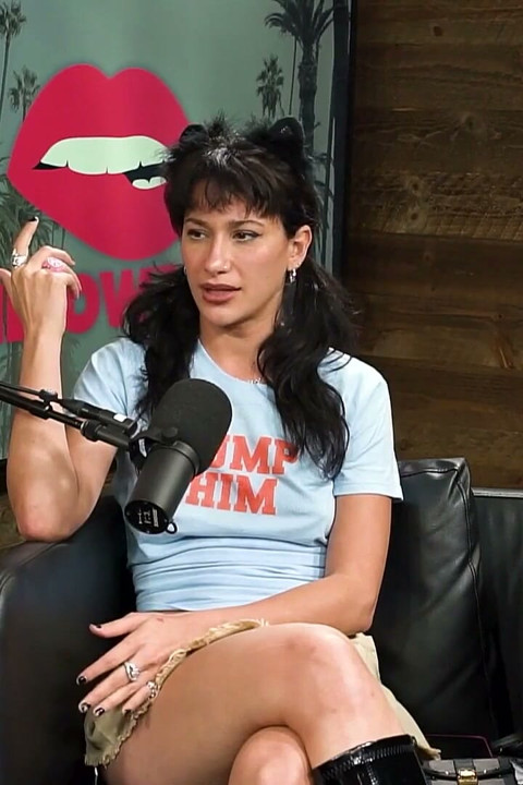 Lexy Panterra sacude el culo en el estudio de podcast