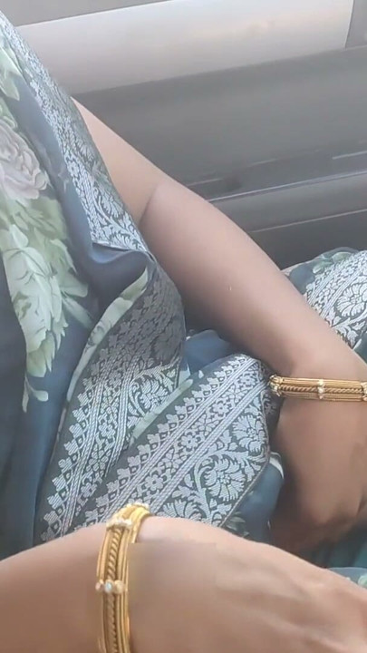 Road par ek ladki pisab kar rahi thi usko car me bula kar thoka | Clip 1