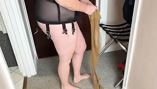 Vgq21 - tante sandra lagi asik ganti baju untuk pertemuan