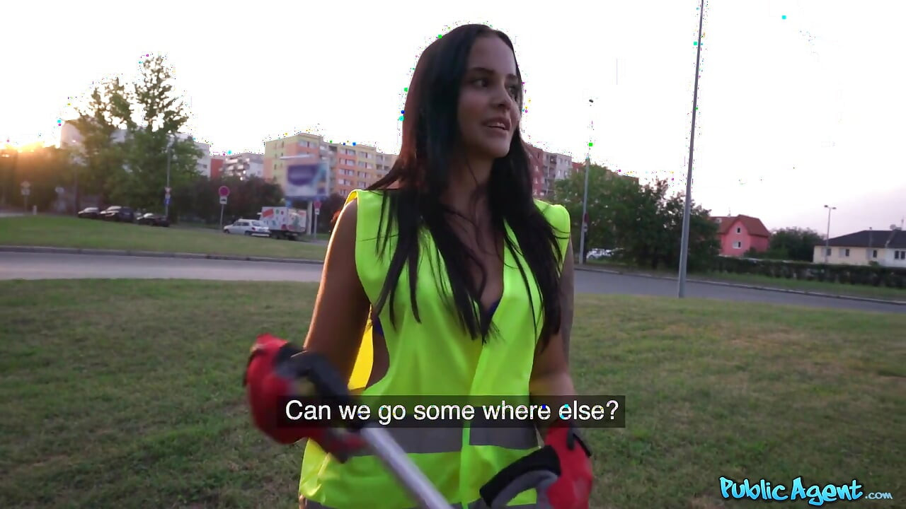 Public Agent - Petite Cutie Picking up Trash, but It Turned Out Jennifer Mendez Stops for a Quicky