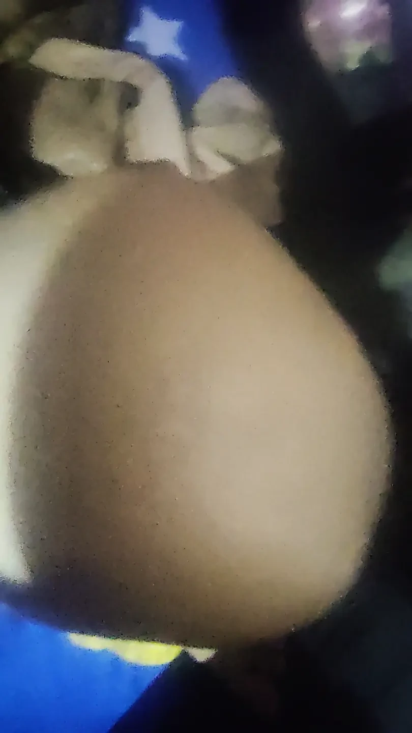 继阿姨向她的继侄展示她的阴户并得到按摩
