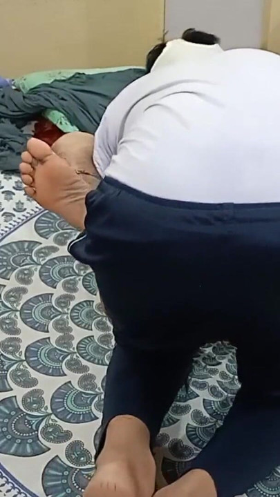 Indiancă desi bhua fiica vine în casa mea Atât de adevărat futută în timpul repaus dormitorul meu | Clip 1