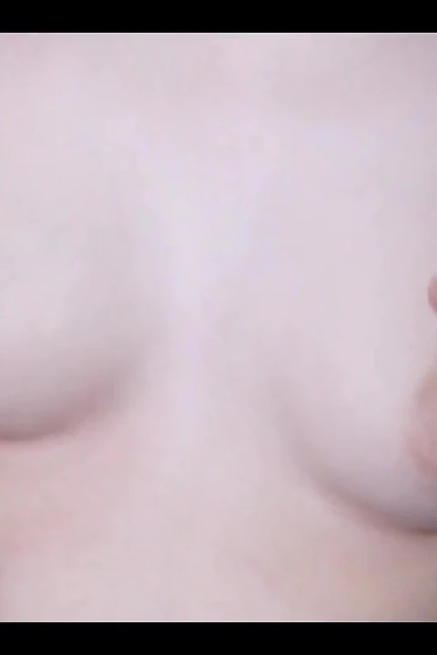 Orgasme dan mainin puting asli dari perawan muridnya - close up
