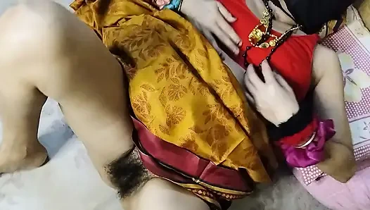 Desi aunty gardh may ungli dal Kar sex ka maza leya