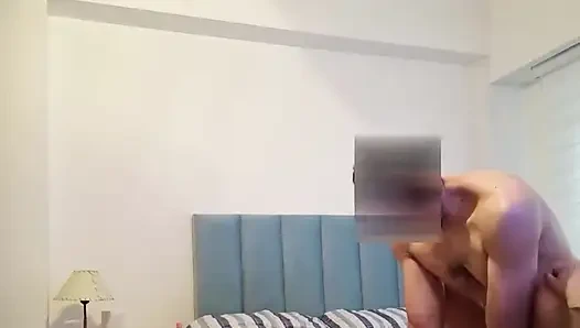 Duşumu yağlı meme oyunuyla mahvetti ve özrü sert bir sikişti