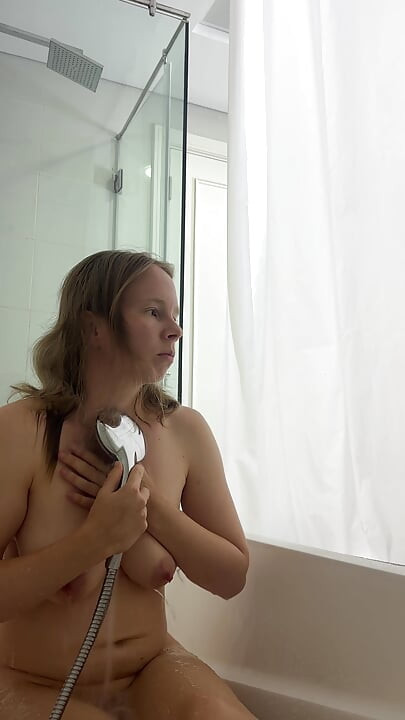 Natural Beauty Pees in the Bathtub