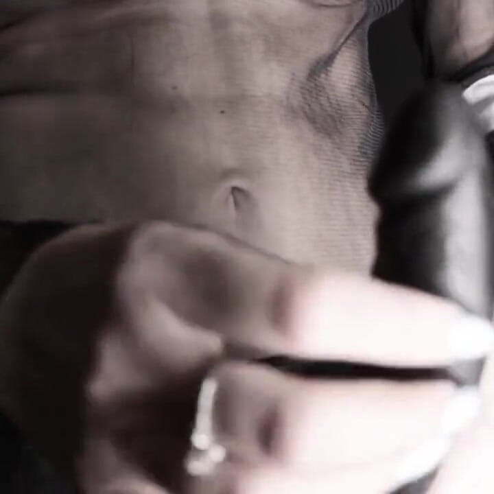 Diva del Tubo je mračna časna sestra