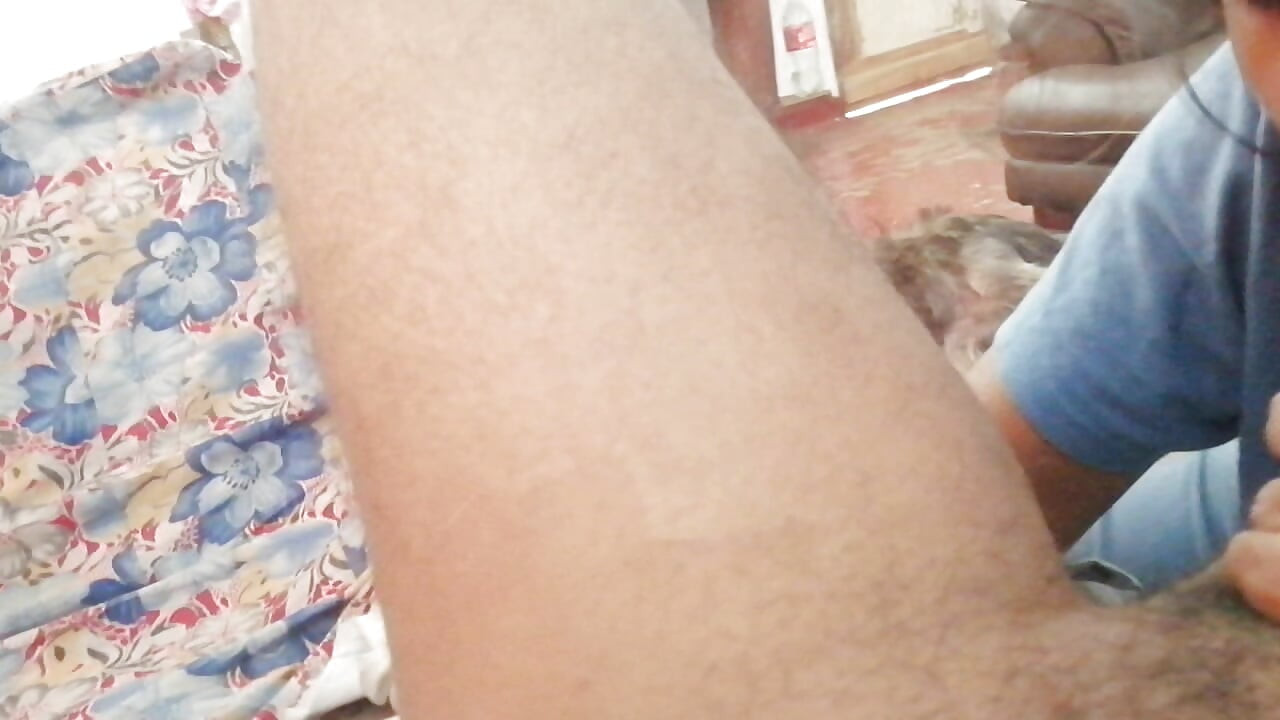 나를 유혹하는 법을 보여주는 섹시한 여동생