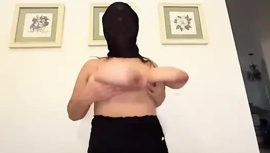 Подпрыгивание сиськами