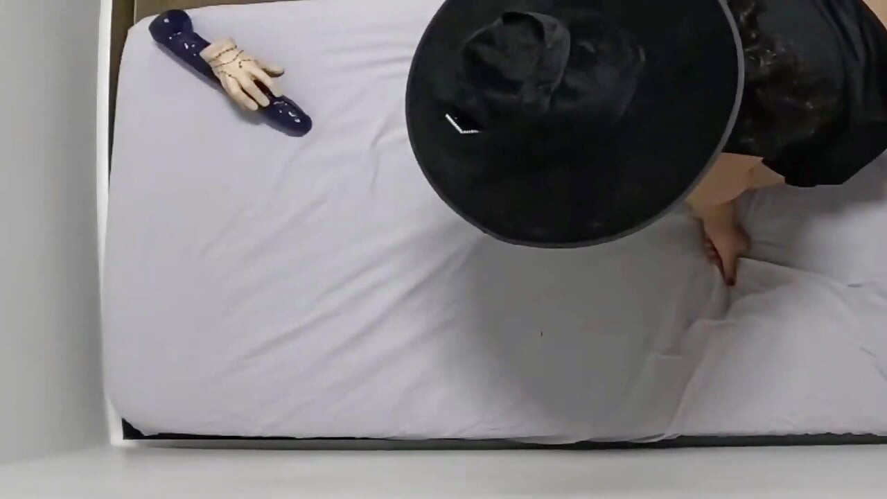 Настоящая страстная фигуристая жена скачет на муженьке в ведьмском Хэллоуин-жаре