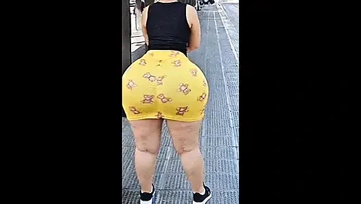 Big ass waiting for the bus in Argentina