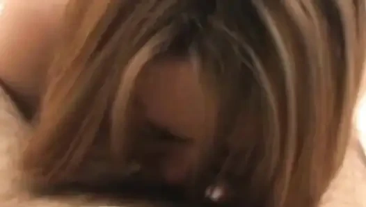 Betty boobs ateşli sakso çekiyor