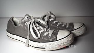 Los zapatos de mi hermana: converse grises