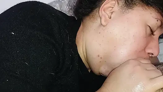 ДЛИННЫЙ ЯЗЫК ЛИЖЕТ ДО СТЕБЛЯ, ДО ЯИЦ РОГА