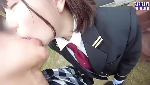 Рельс соблазняет рандеву с короткой милашкой, наслаждающейся каждой теплой каплей, часть.2