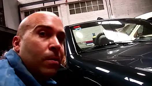 Dua cewek cantik dientot sama tukang mekanik mobil