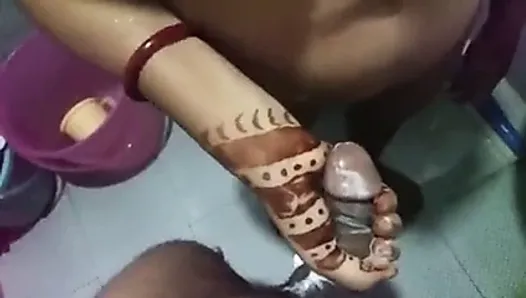 INDIAN WIFE MAKING HUSBAND CUM AGAIN AND AGAIN