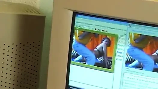 Brünette brünette schlampe reibt ihre muschi beim casting