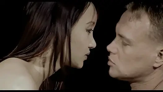 Die wunderschöne katsuni bekommt ihren arsch von candle-light geritten