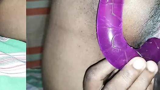 single-frauen haben spaß mit doppelseitendildo.