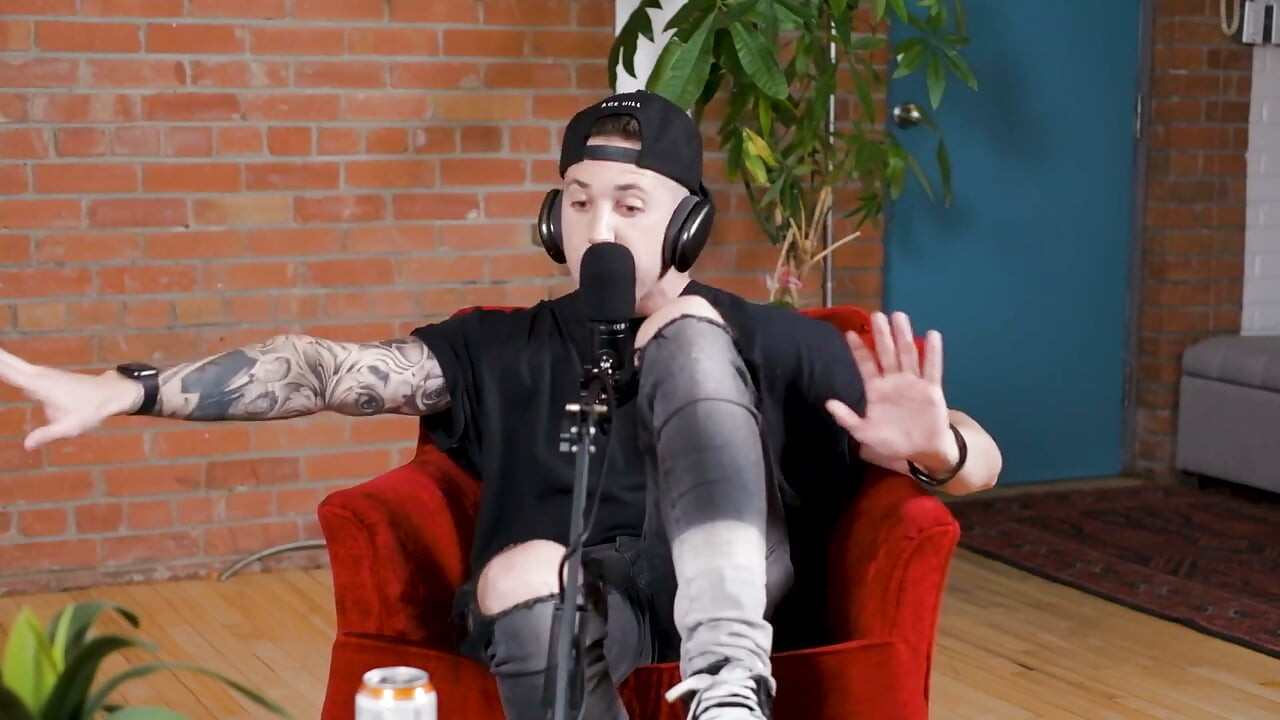 Tiktok-ster Kane Trujillo richt zich tot zijn haters en onthult zijn beroemdheid!