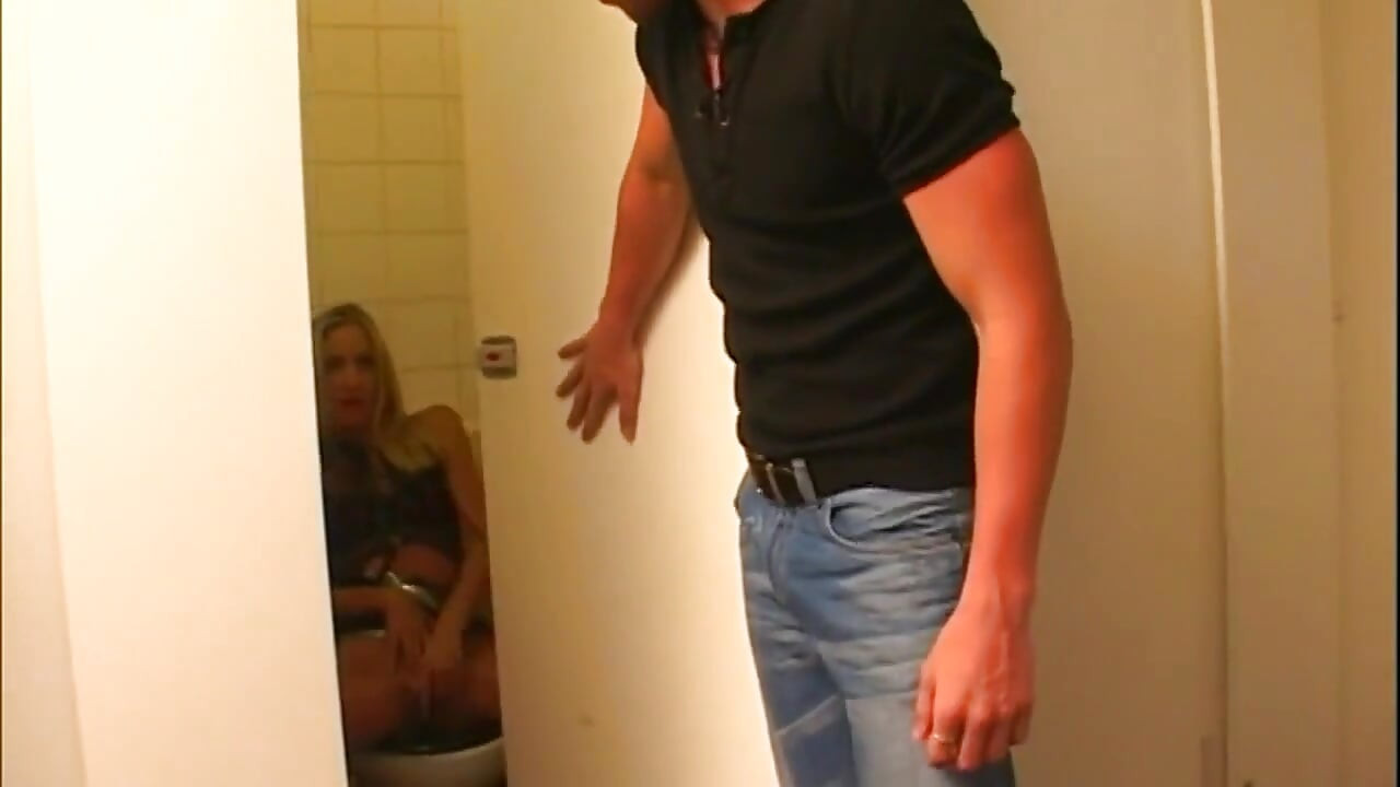 Blonde Babe Gets Pussy Eaten to Explosive Orgasm