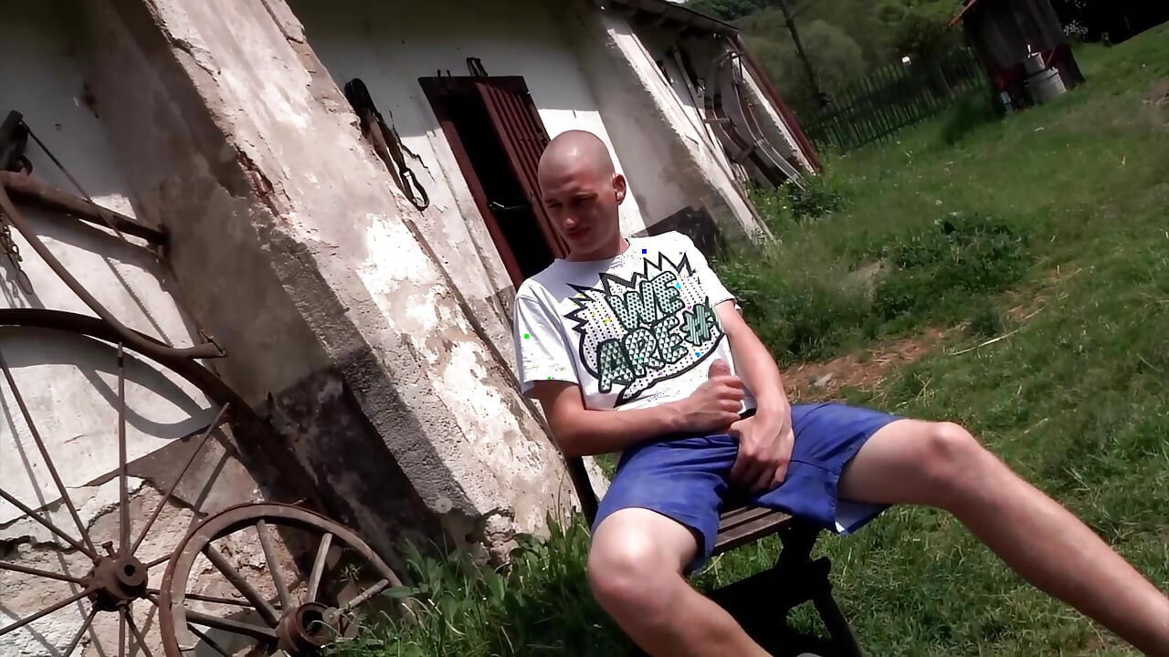 Des femmes allemandes sexy se font baiser devant la caméra