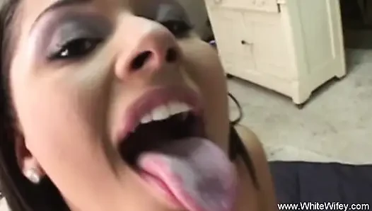 Hotwife stellt sich einer neuen herausforderung
