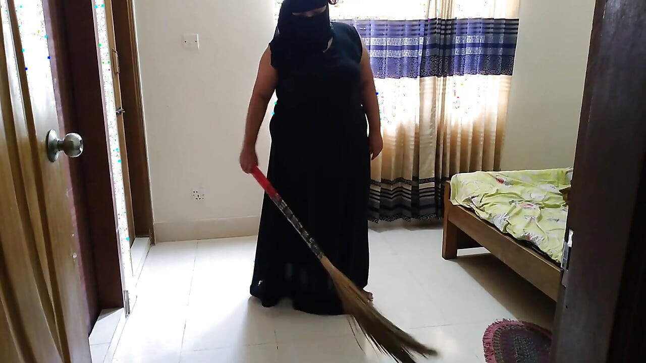 Indian Hot Maid Fucked by the Owner While Sweeping House - Huge Ass Cum