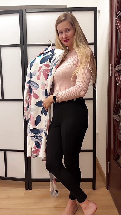 Stella Cardo stříkala v šatně