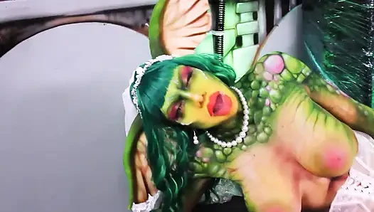 Gremlins | Ibu-ibu super sange ini suka banget dientot habis-habisan sama raksasa!! Greta Cosplay