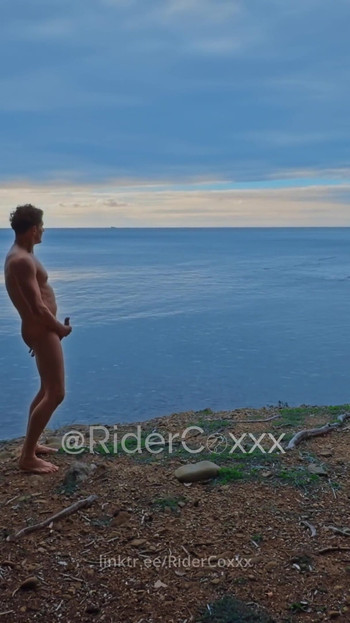 RiderCoxxx、海岸沿いを裸でハイキング、見せびらかし、射精 |クリップ1