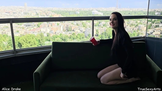Alice Drake 4K после вечеринки, бурный секс на балконе в Париже, кримпай