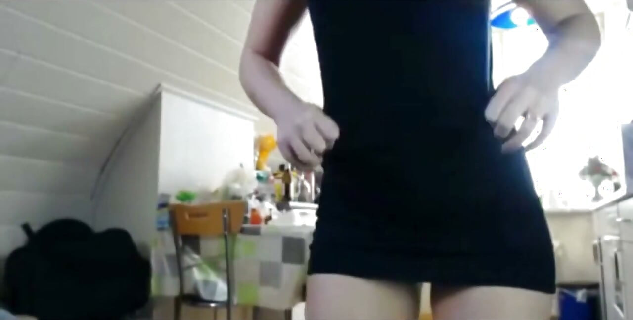 Шлюшка Sexydea трахається на веб-камеру в прямому ефірі