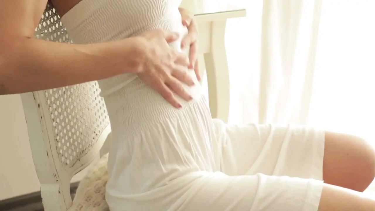 Chảy tràn tinh dịch nhỏ giọt sau buổi nện cẩu thả