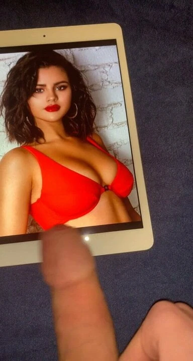Cumtribute to Selena Gomez