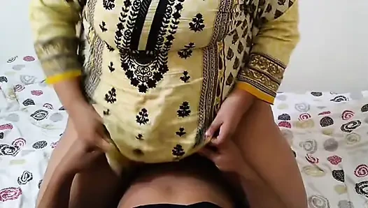 Tante ngentot aku waktu orang tuaku lagi nggak di rumah