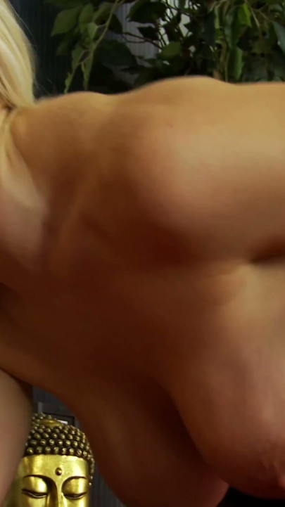 Rebecca Moore Lets Her Friend Fuck Her Hole After Face | Clip 3