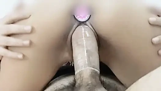 Little Thai: Papa, ich reite einen riesigen Penis in Mamas Zimmer