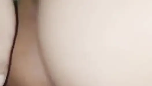 Hintli kadın banyoda sikişiyor