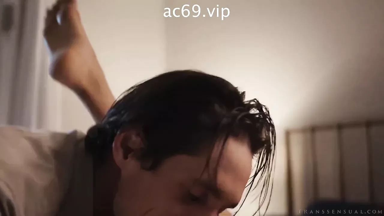 SEXY SHEMALE BIG COCK FUCKS GUY